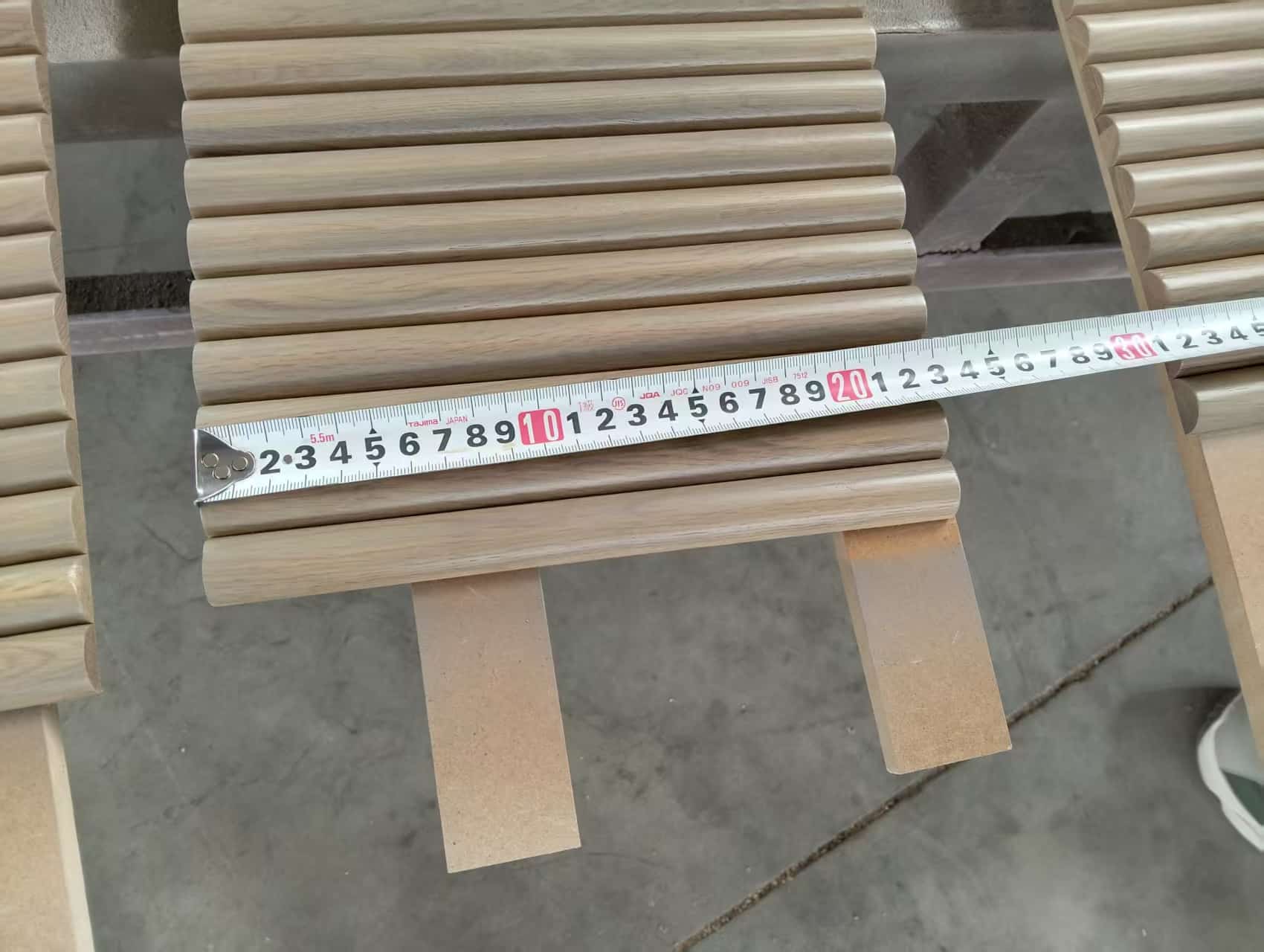 Surface finish of curved slat wall panels with transparent PU coating