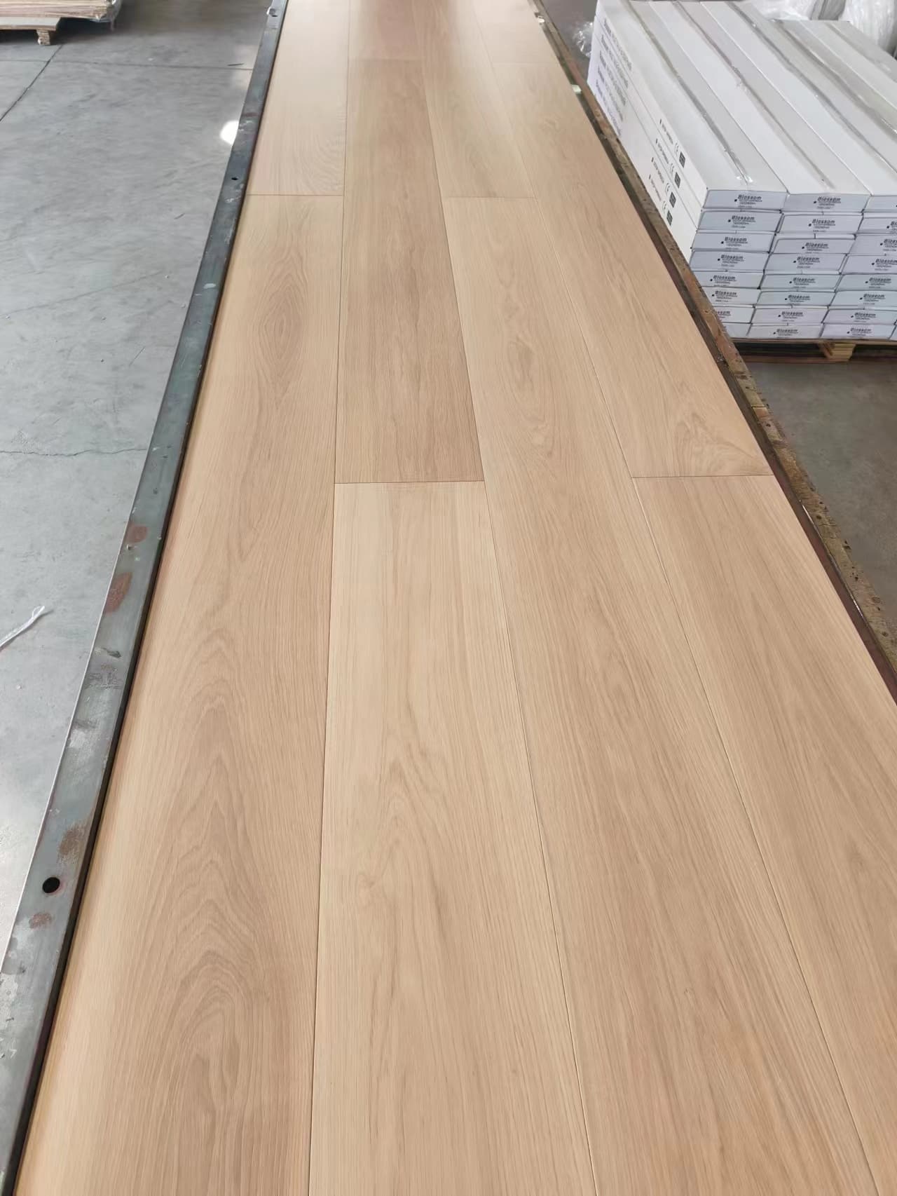 engineered plank flooring AB grade features multilayer construction multiple width options
