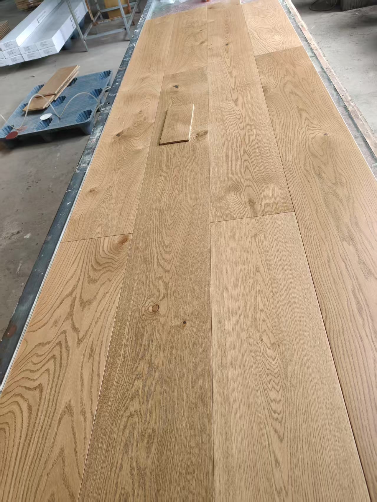 UV Finished Solid Oak Slab Flooring Durable Surface