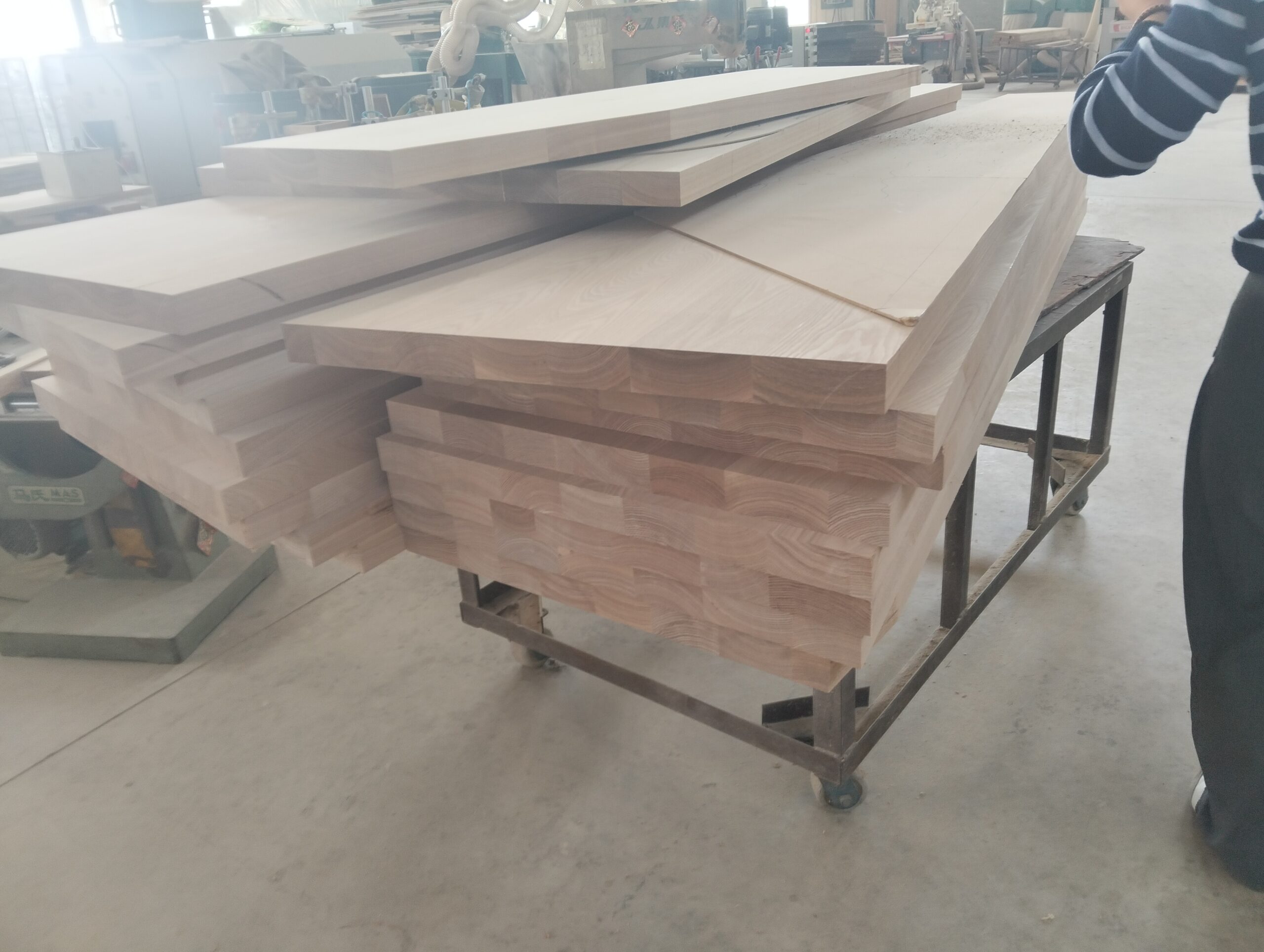 large size solid oak stair tread production