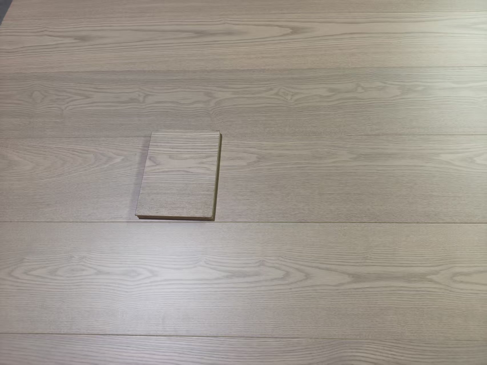 light wire brushed ash flooring surface