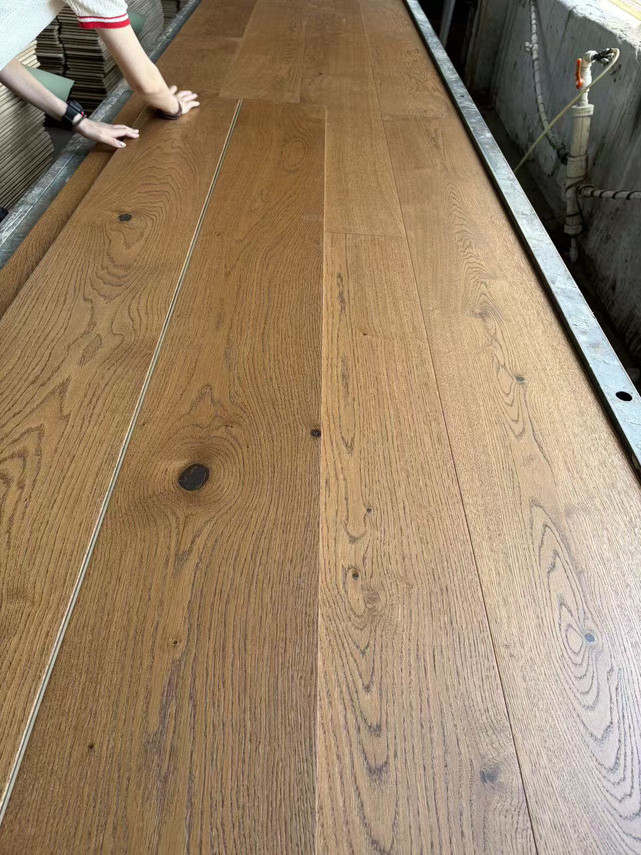 Engineered Oak Flooring Natural Grain Detail