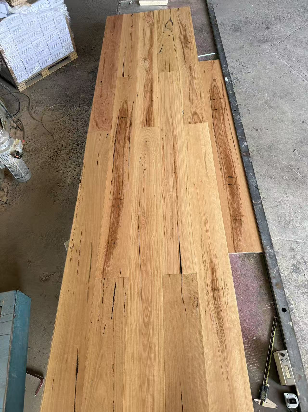 Spotted Gum flooring color variation