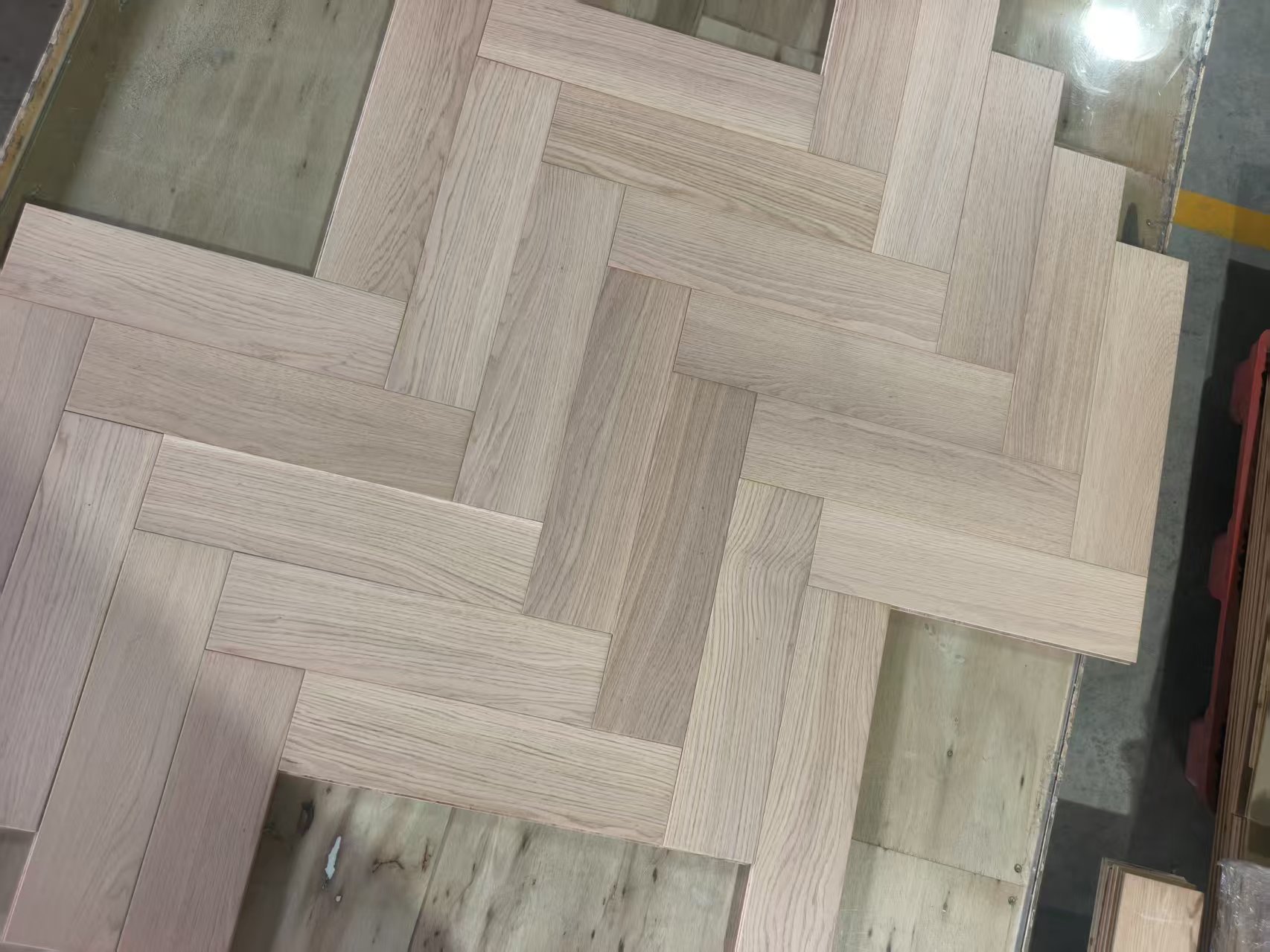 engineered oak herringbone flooring pattern display