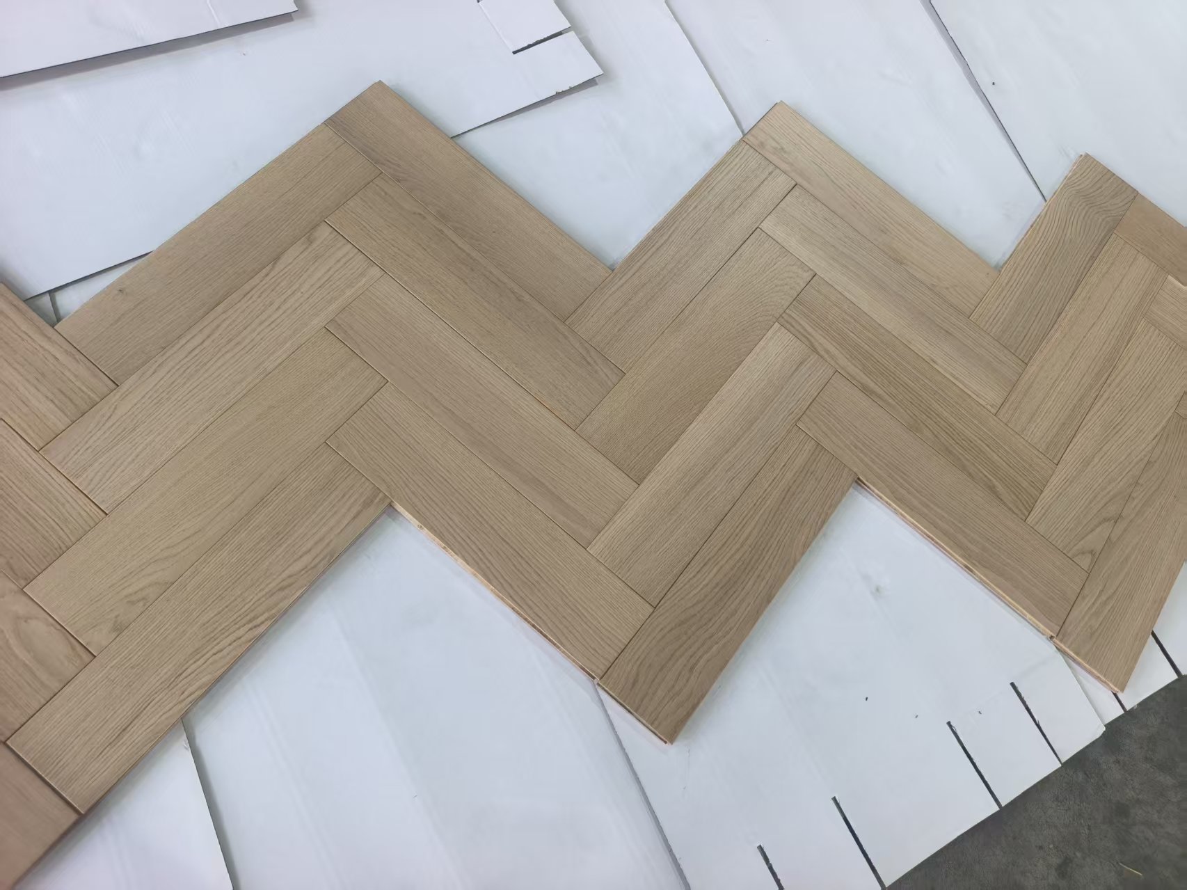 engineered oak herringbone flooring pattern display