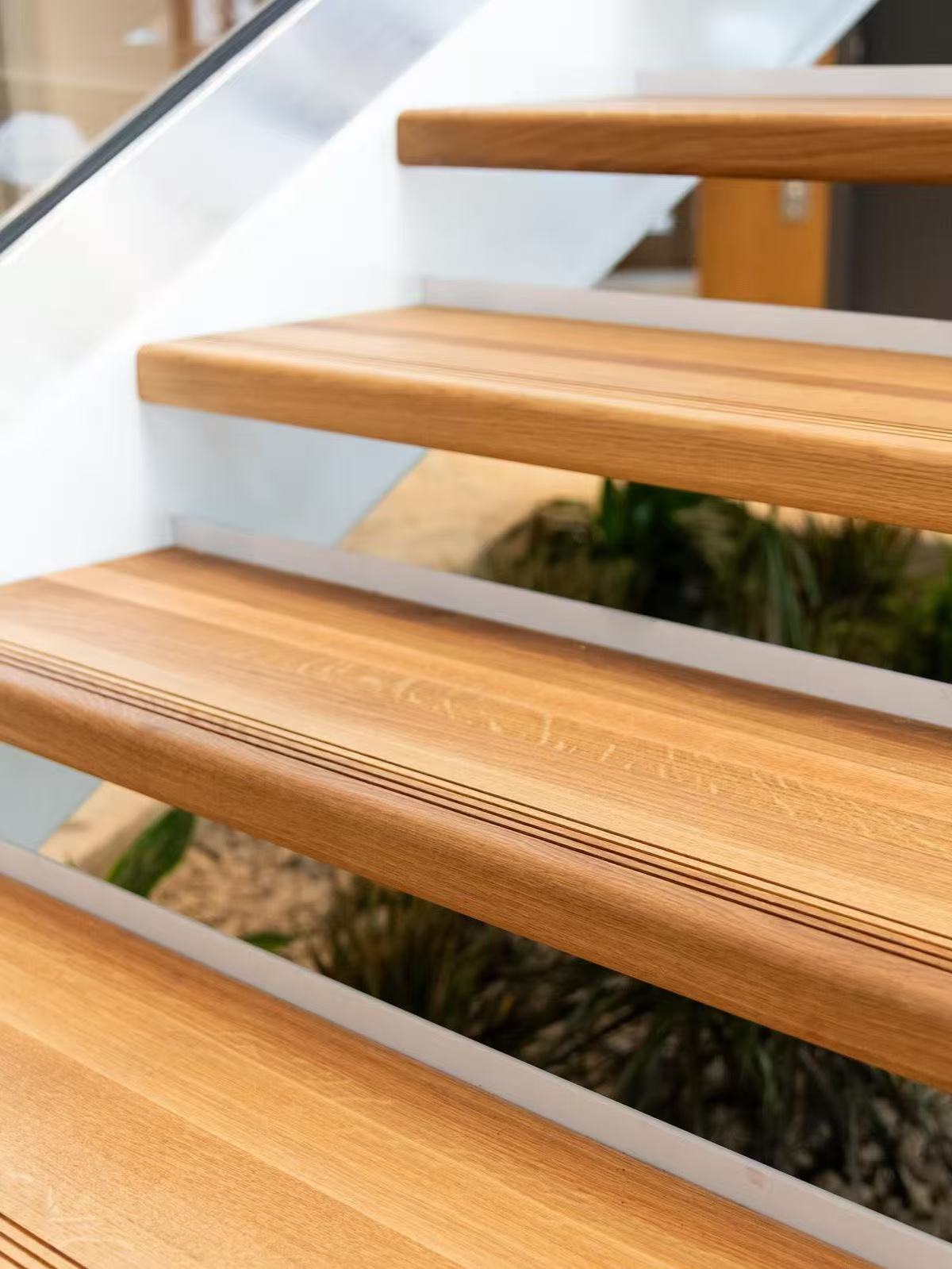 grooved anti-slip custom stair tread